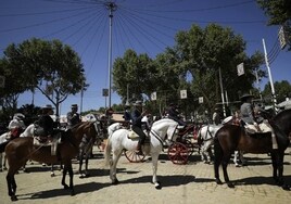 El alcalde de Sevilla fija como «máxima prioridad» aclarar el incendio en las cuadras de animales de la Feria de Abril