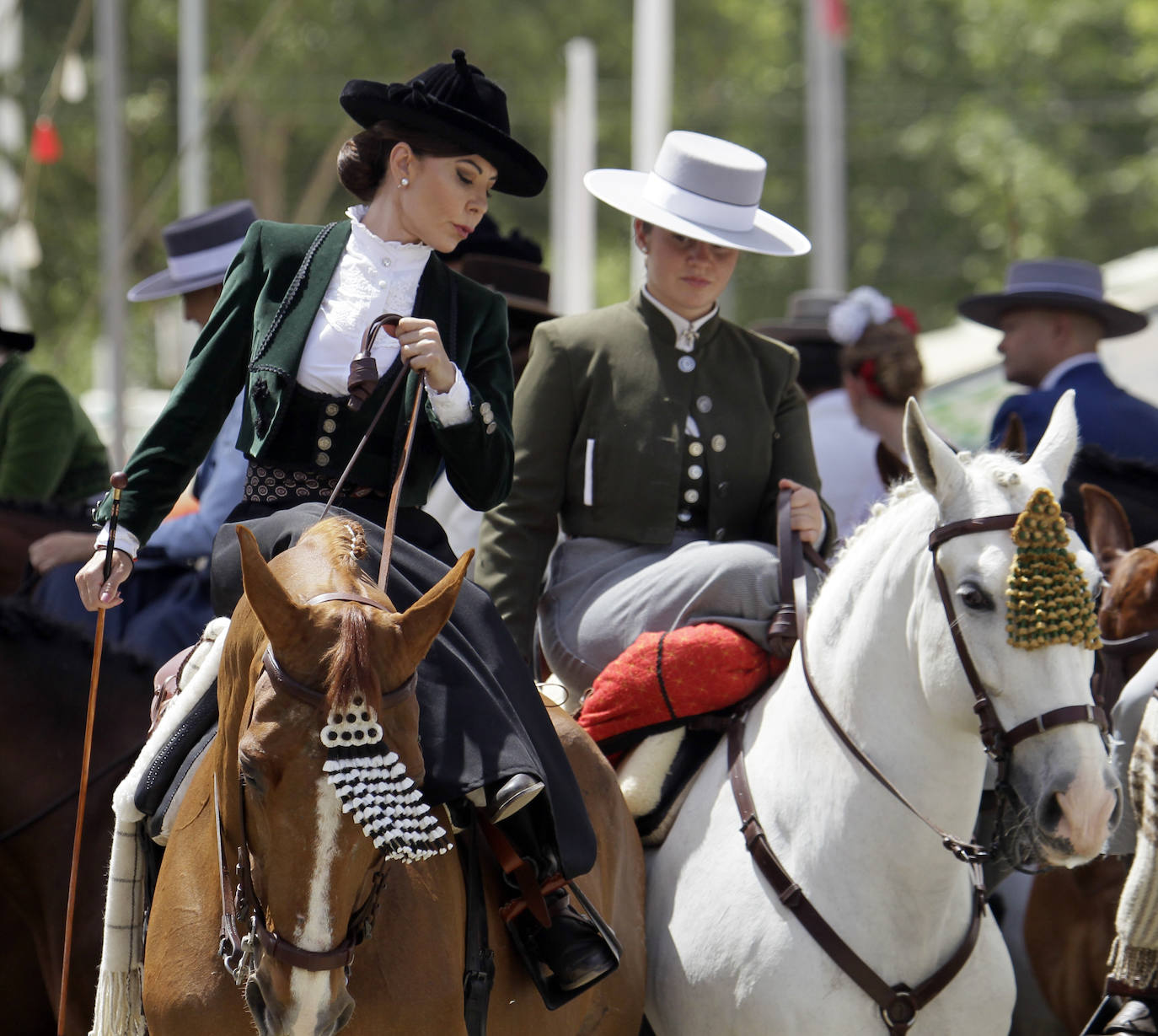 La concentración de amazonas en la portada del Real durante la mañana del jueves