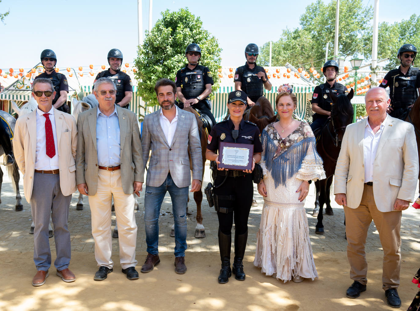 Real homenaje al Escuadrón de Caballería de la Policía