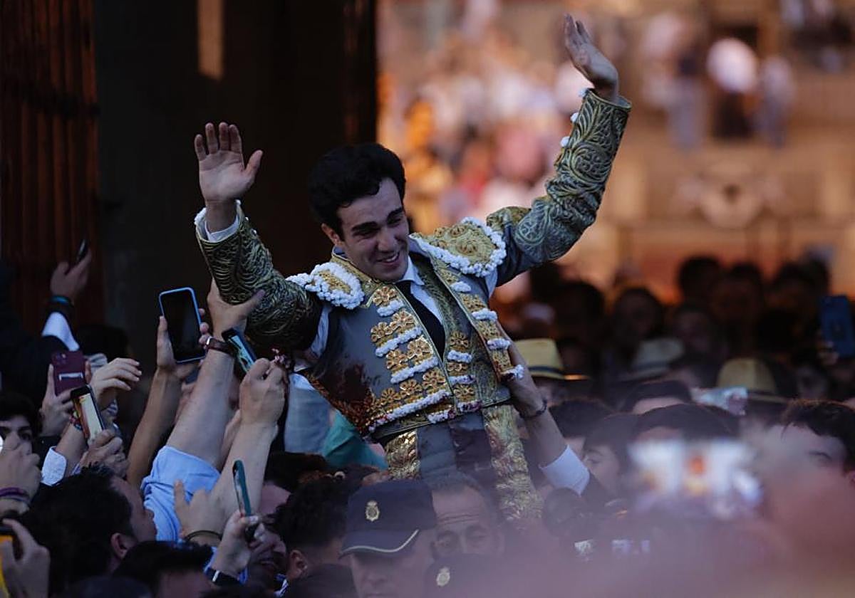 Tomás Rufo sale a hombros por la Puerta del Príncipe