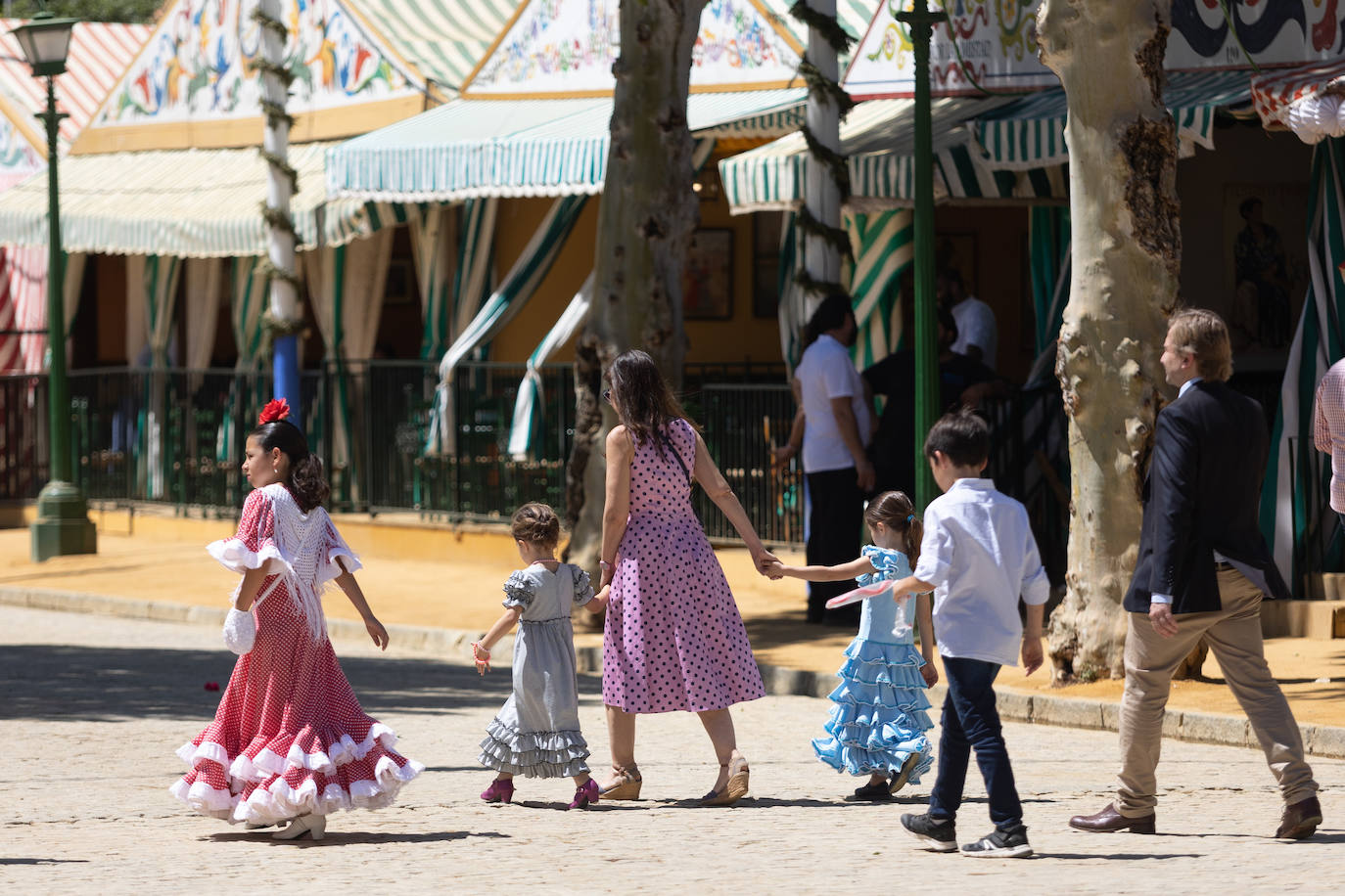 Ambiente en el Real durante el último día de la Feria de Abril de 2023