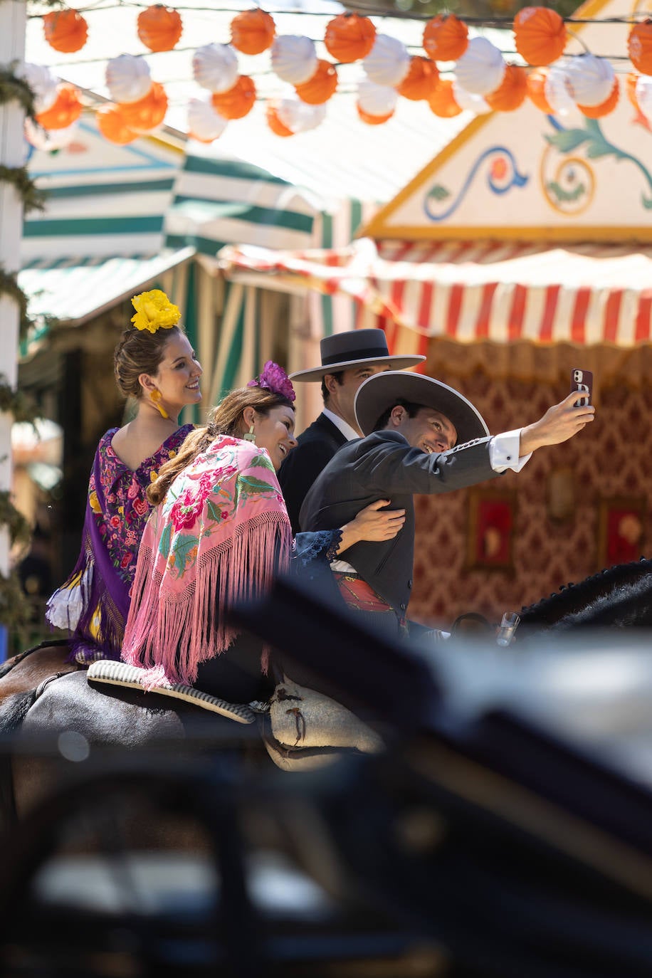 Ambiente en el Real durante el último día de la Feria de Abril de 2023