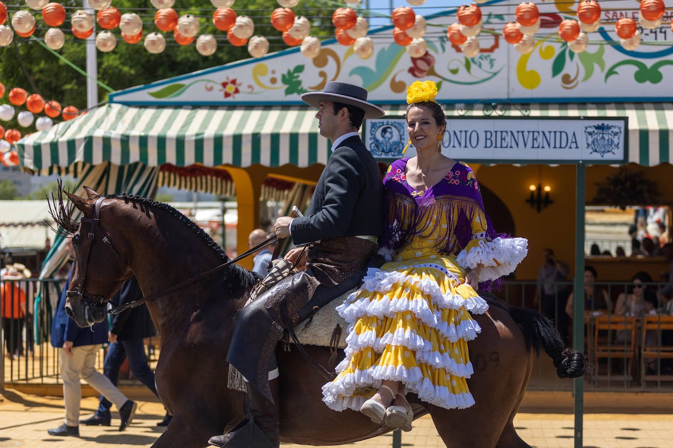 Ambiente en el Real durante el último día de la Feria de Abril de 2023