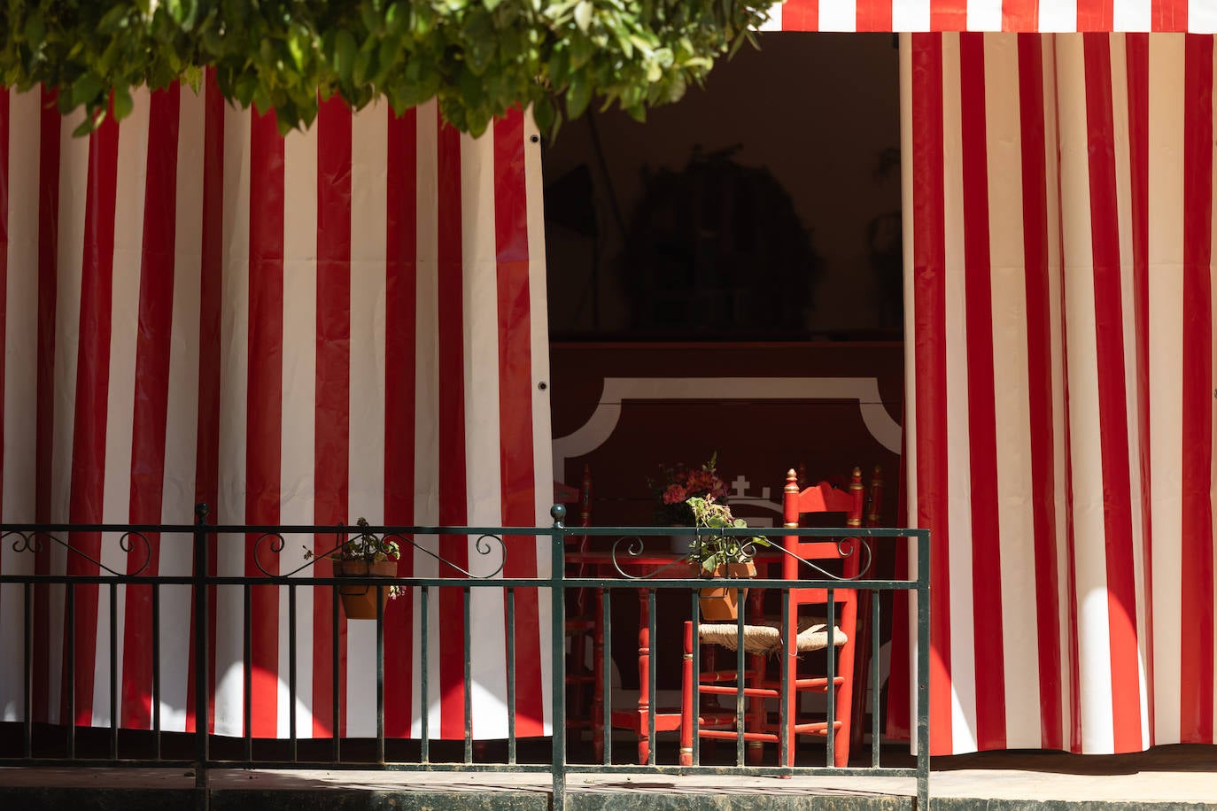 Ambiente en el Real durante el último día de la Feria de Abril de 2023