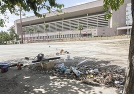 El entorno del Estadio de la Cartuja de Sevilla, un basurero sin límites