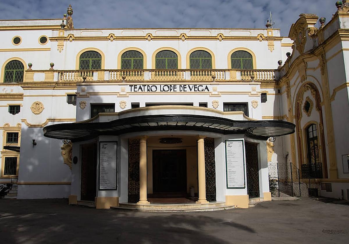 Fachada del teatro Lope de Vega, que reabre sus puertas este viernes con la bailaora Paula Comitre