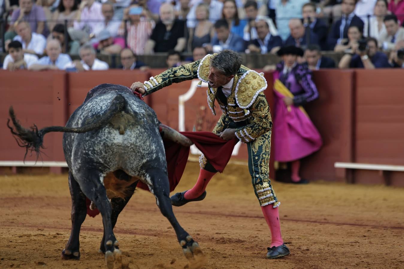 Escribano cortó una oreja y se le resistió la segunda por una mal estocada
