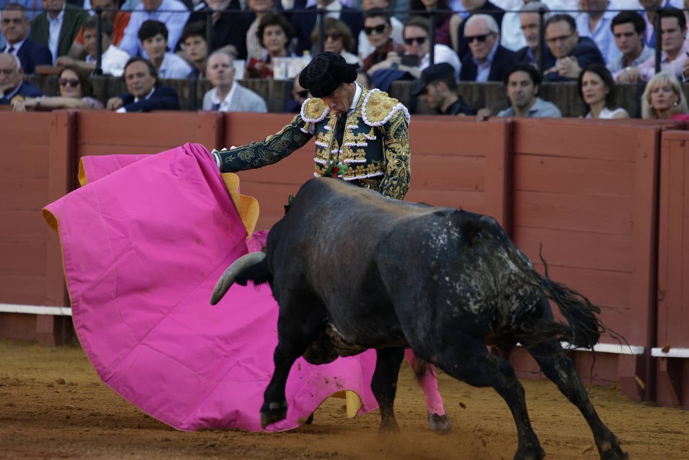 Escribano cortó una oreja y se le resistió la segunda por una mal estocada