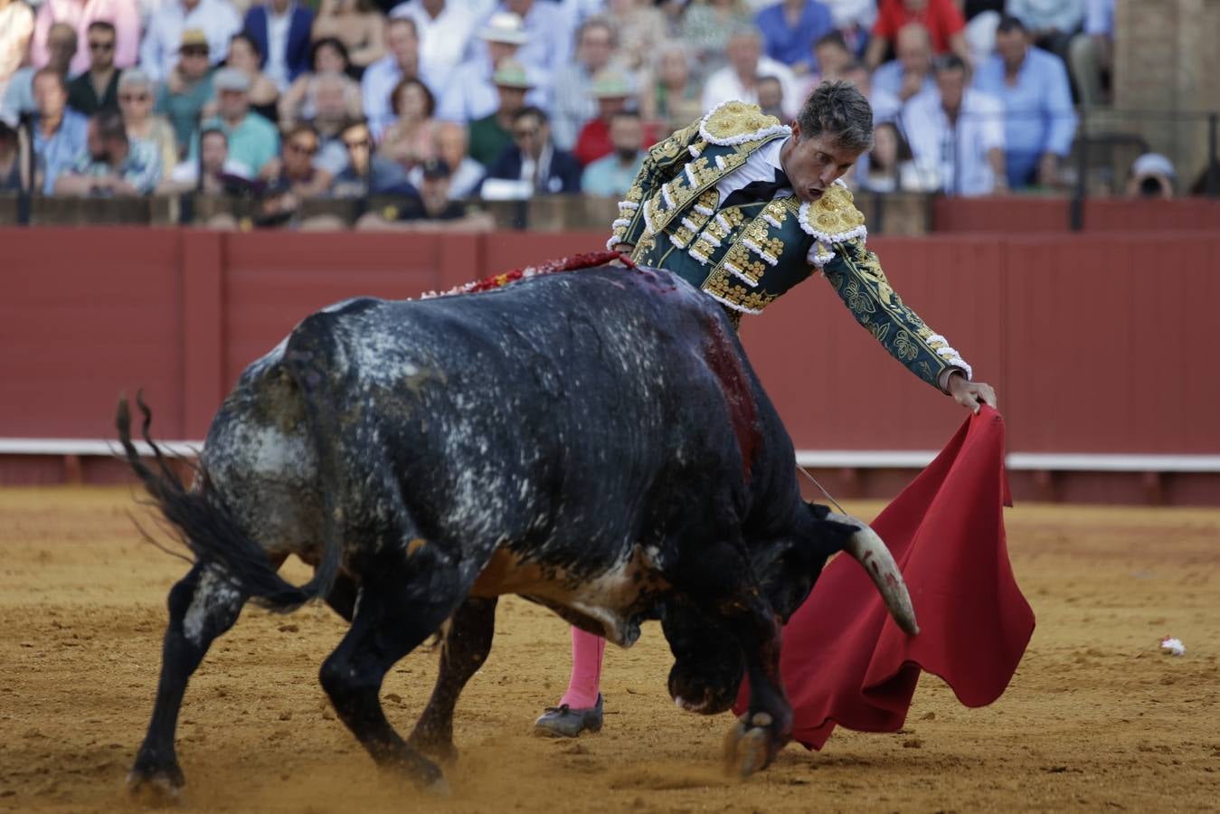 Escribano cortó una oreja y se le resistió la segunda por una mal estocada