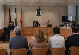 El alcalde y candidato del PSOE en Bormujos se sienta ante el juez por un delito de prevaricación en plena precampaña electoral