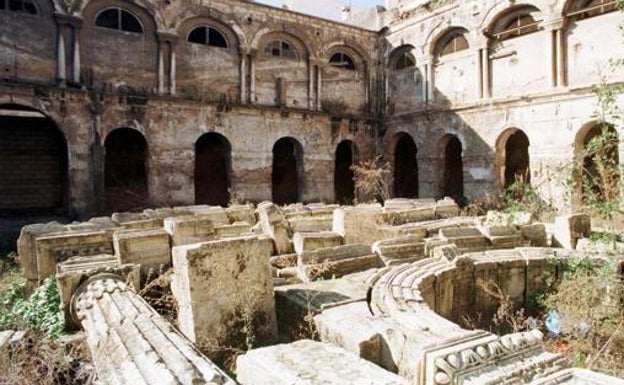 Claustro principal del convento totalmente abandonado