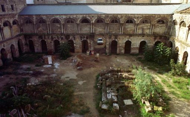 Claustro del convento en el año 2001