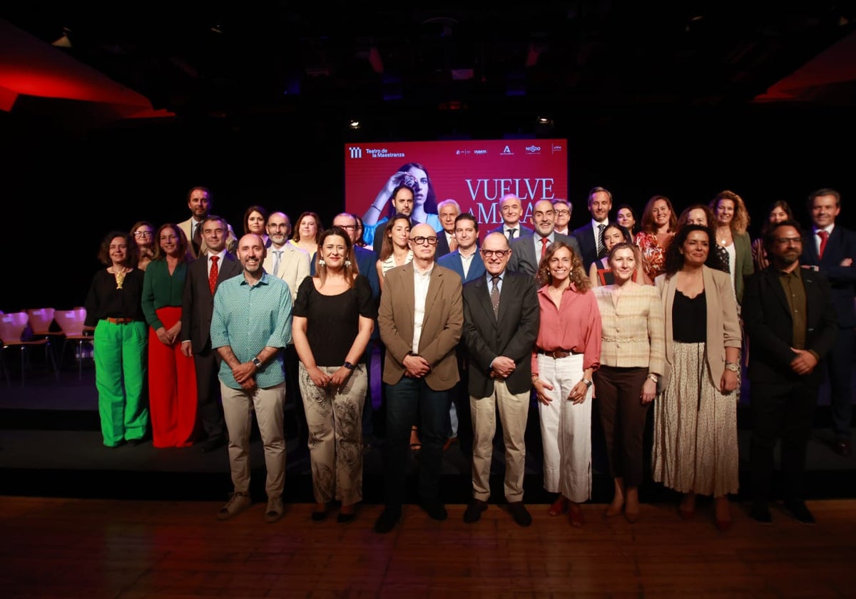 Un momento de la presentación de la temporada 2023/2024 del Teatro de la Maestranza con miembros del Consejo de Administración y patrocinadores