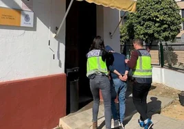 La Policía detiene en un centro comercial de Sevilla a un estafador en busca y captura para entrar en prisión
