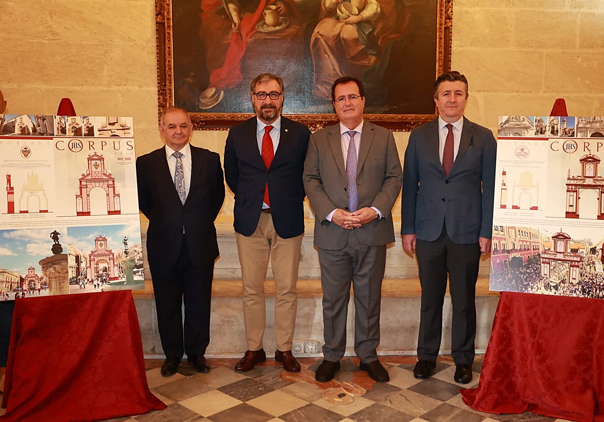 De izquierda a derecha: el hermano mayor de la Divina Pastora de Santa Marina, Andrés Martín; el hermano mayor del Cristo de Burgos, Alberto Martín; el delegado de Fiestas Mayores, Juan Carlos Cabrera, y el hermano mayor del Cachorro, José Luis Aldea