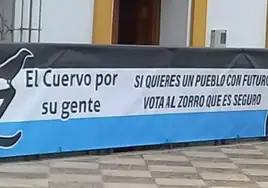Campaña electoral en El Cuervo: «Si quieres un pueblo con futuro, vota al Zorro que es seguro»