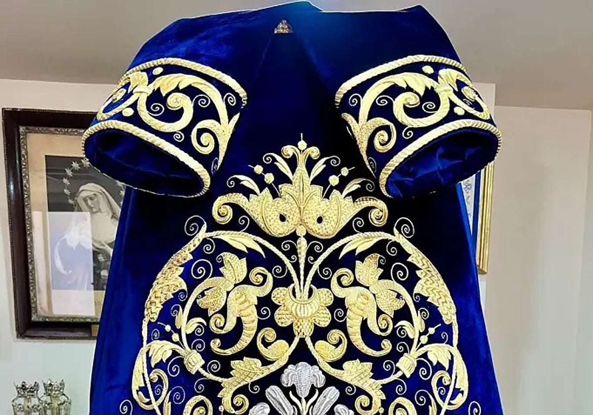 Manuel Solano culmina la restauración de la saya de la Hiniesta deteriorada  en septiembre