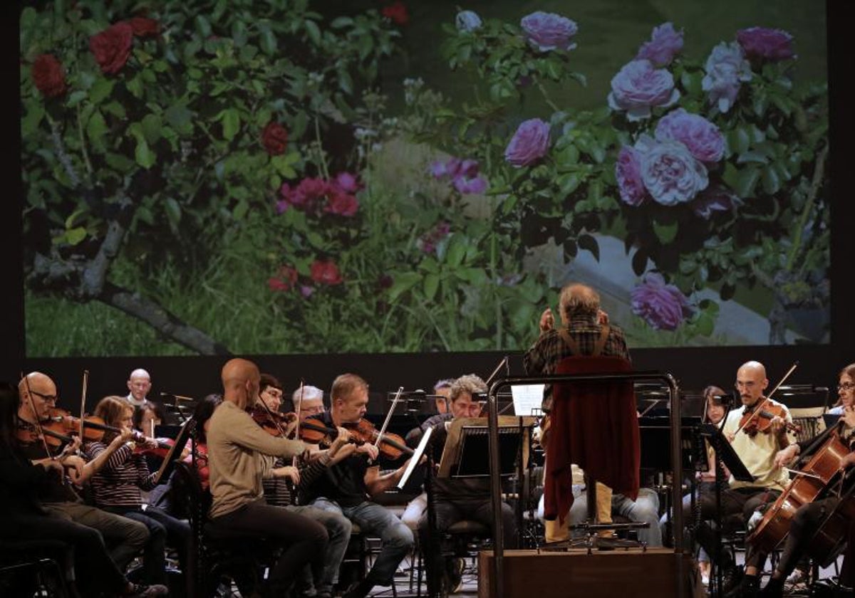 La Real Orquesta Sinfónica de Sevilla en los ensayos de un concierto