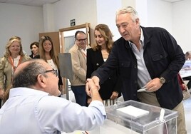 Las imágenes del candidato de Ciudadanos, Miguel Ángel Aumesquet, votando el 28M