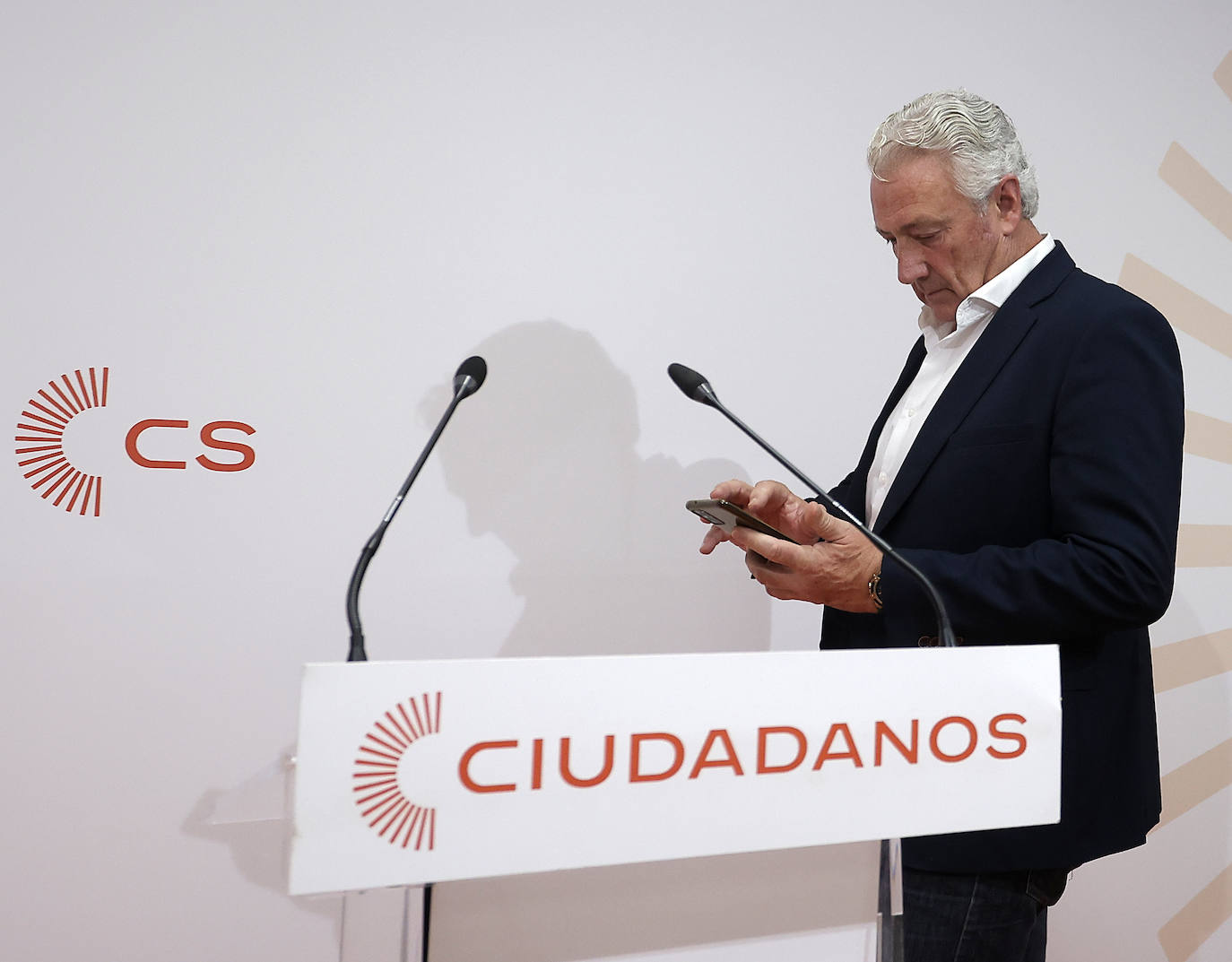 Miguel Ángel Aumesquet en la sede de Ciudadanos en Sevilla