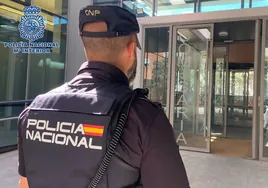 Cinco detenidos por robos en coches en la avenida de la Cruz Roja de Sevilla y desmantelado un grupo de sustracciones en locales