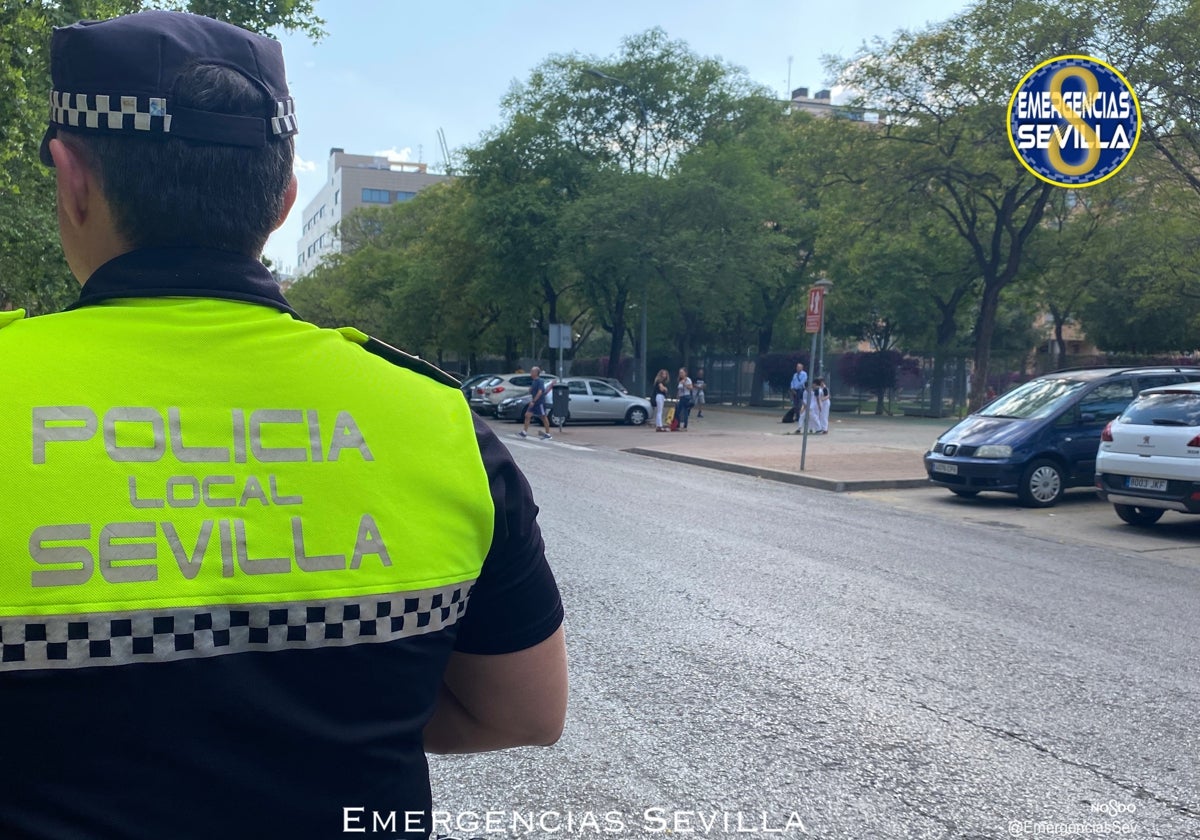 La Policía Local de Sevilla en el lugar del siniestro