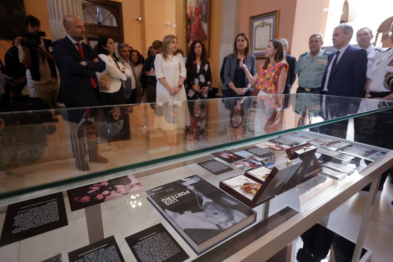 Inauguración de la muestra  'El terror a portada. 60 años del terrorismo en España a través de la prensa' en el Ayuntamiento de Sevilla