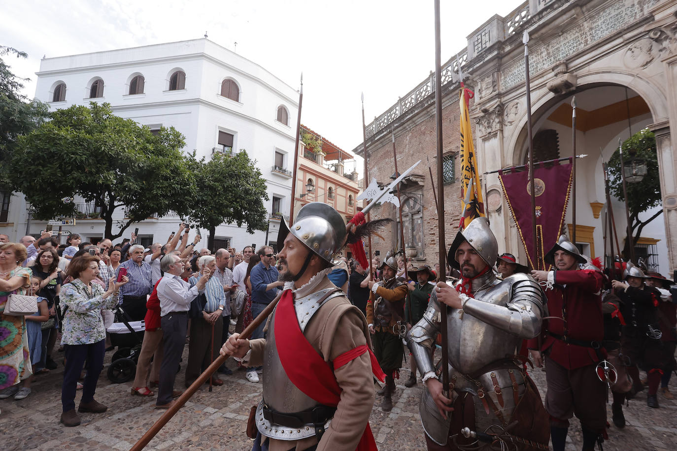 El desfile que conmemora el 424 aniversario del nacimiento de Diego Velázquez en Sevilla