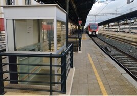 Una estación de tren en Sevilla del siglo XXI sin ascensores
