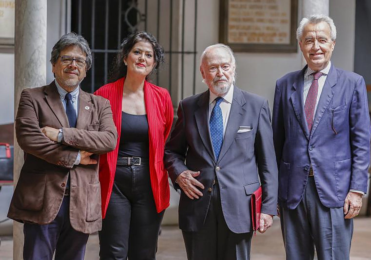 Fernando Iwasaki, Eva Díaz Pérez, Fernando Jiménez Hernández-Pinzón y Pablo Gutiérrez-Alviz, antes de iniciarse el acto