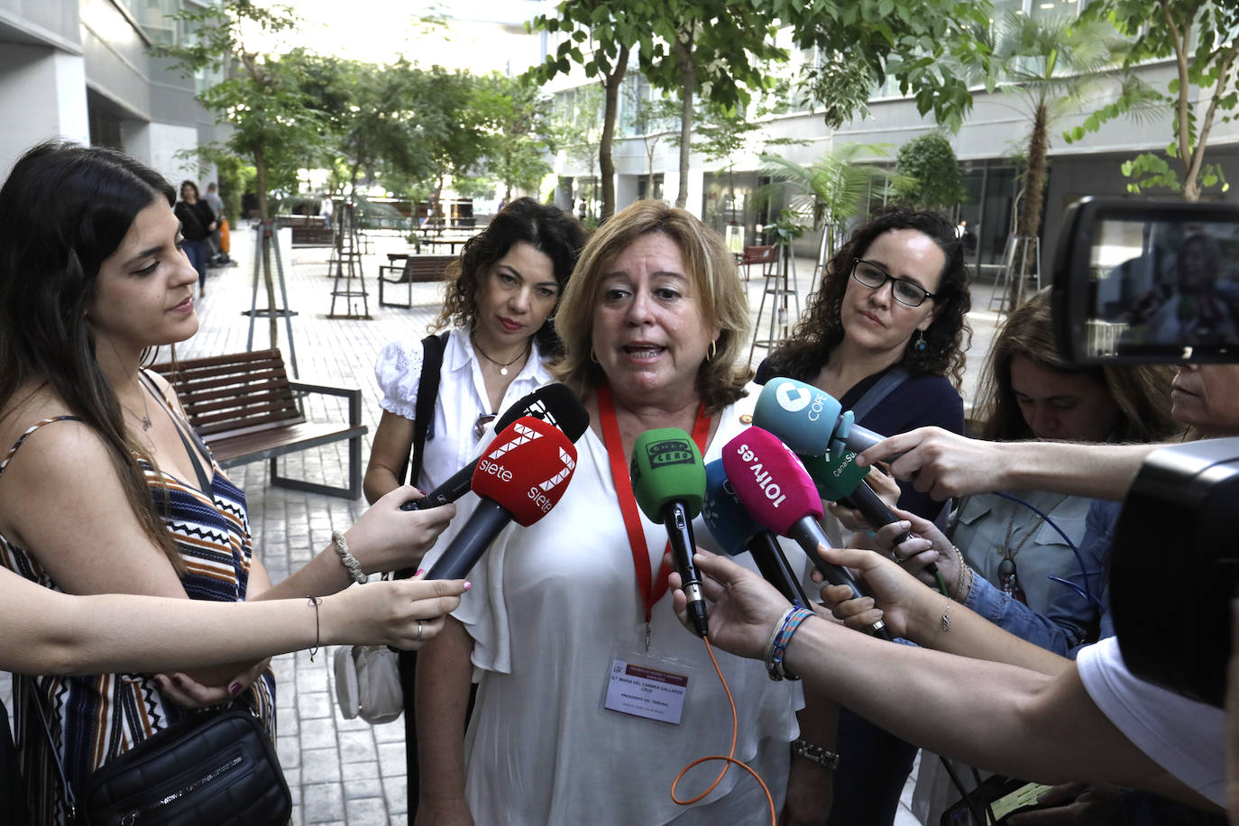 Ambiente previo al comienzo de la Selectividad 2023 en Sevilla