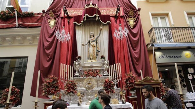 Altar con la imagen de San Fernando de la hermandad de Valme de Dos Hermanas