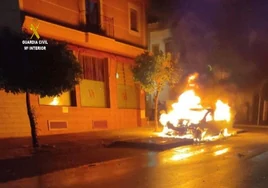 Detenida una vecina de Sevilla por quemarle el coche a su ex: «Tú no te vas a pasear más en el Q7»