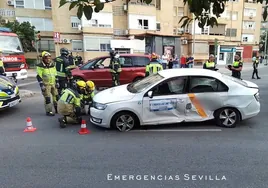 Una conductora bebida y sin seguro embiste a un taxi tras saltarse un semáforo en rojo en Sevilla