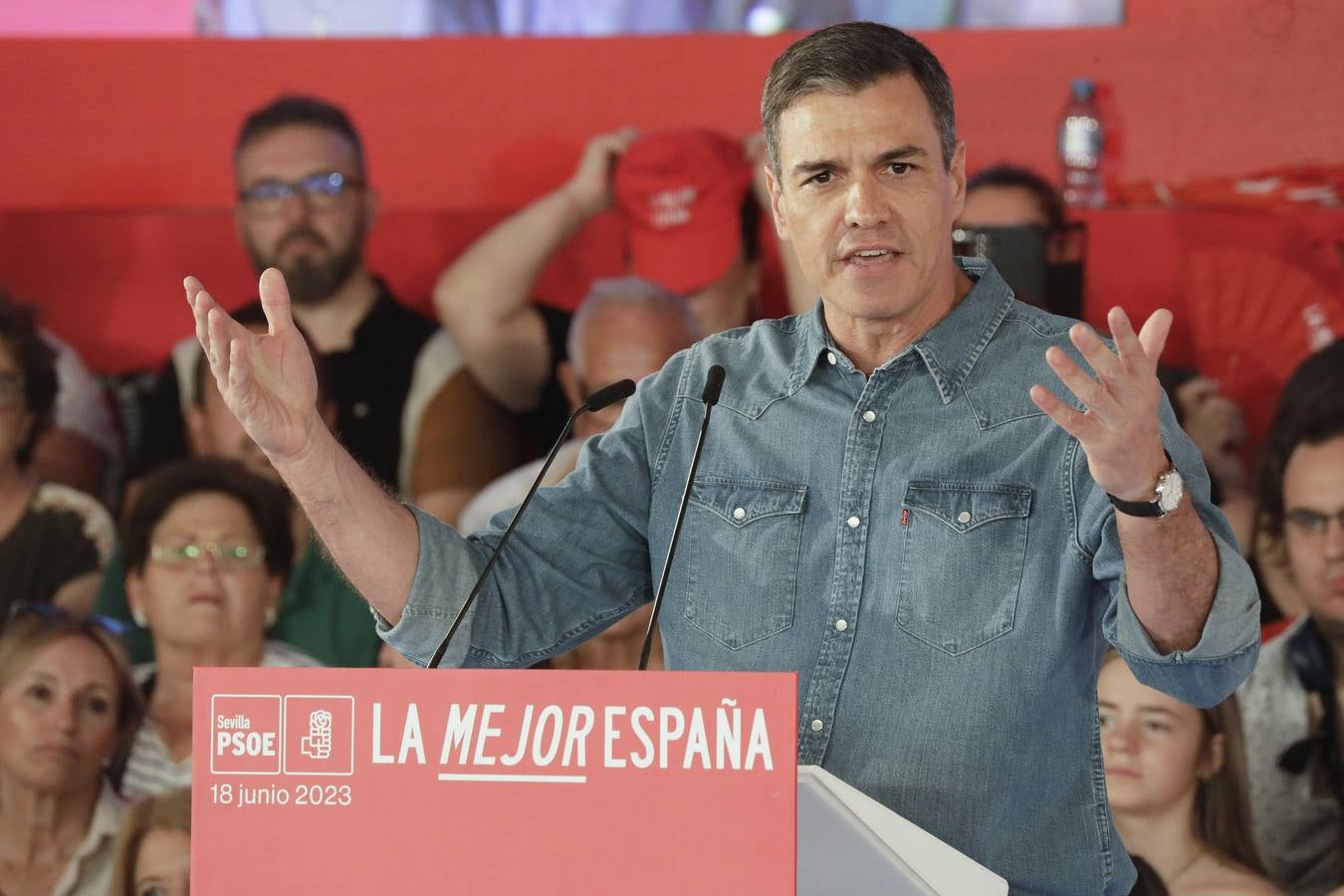Primer mitin de precampaña  de Pedro Sánchez celebrado en Dos Hermanas