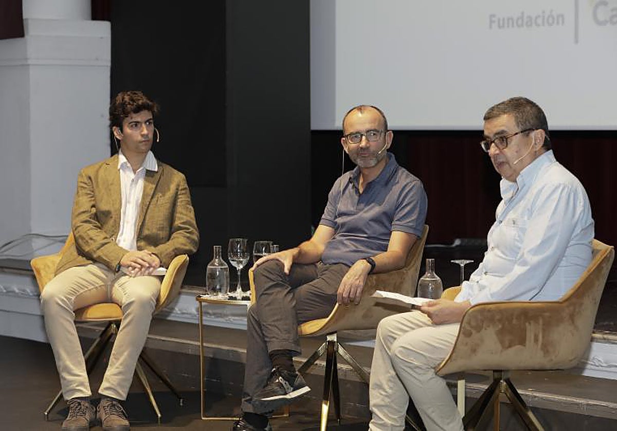 Luis Ybarra, Rafael Santandreu y Francisco Robles durante la celebración del acto