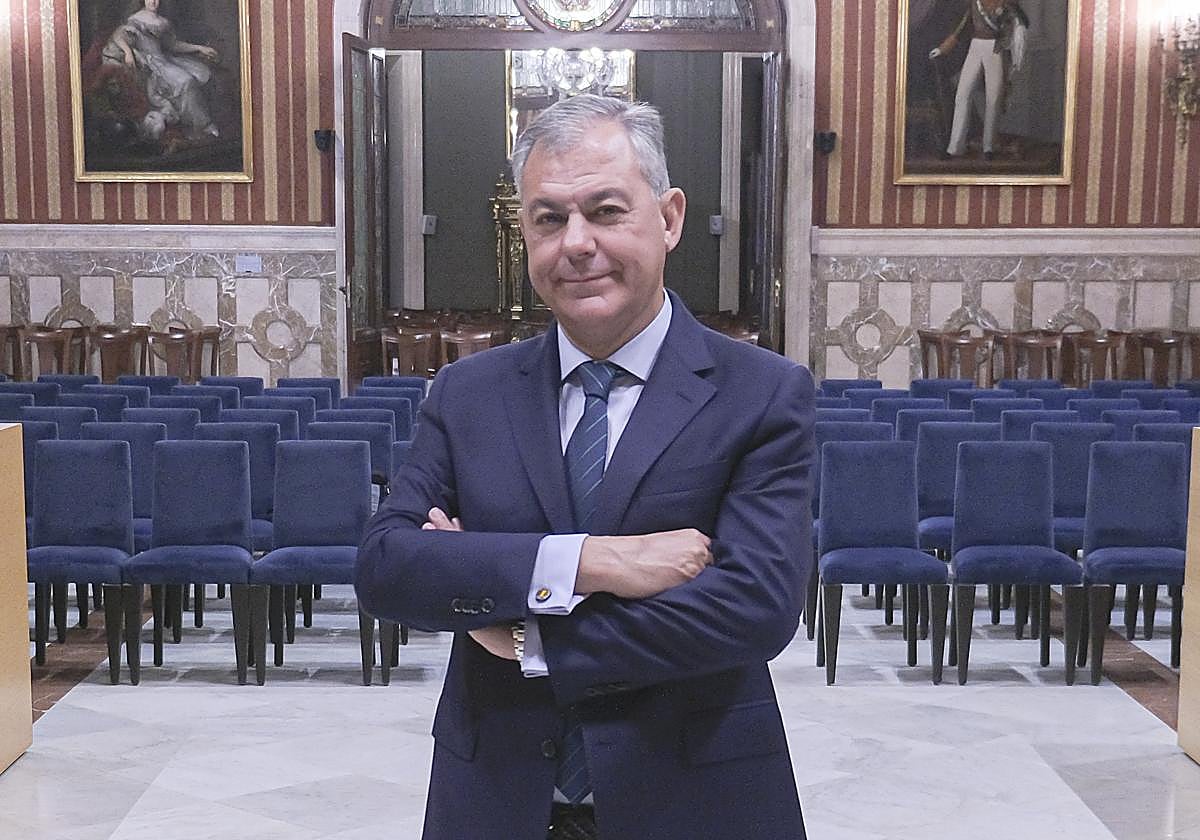 José Luis Sanz, alcalde de Sevilla, en el salón Colón del Ayuntamiento