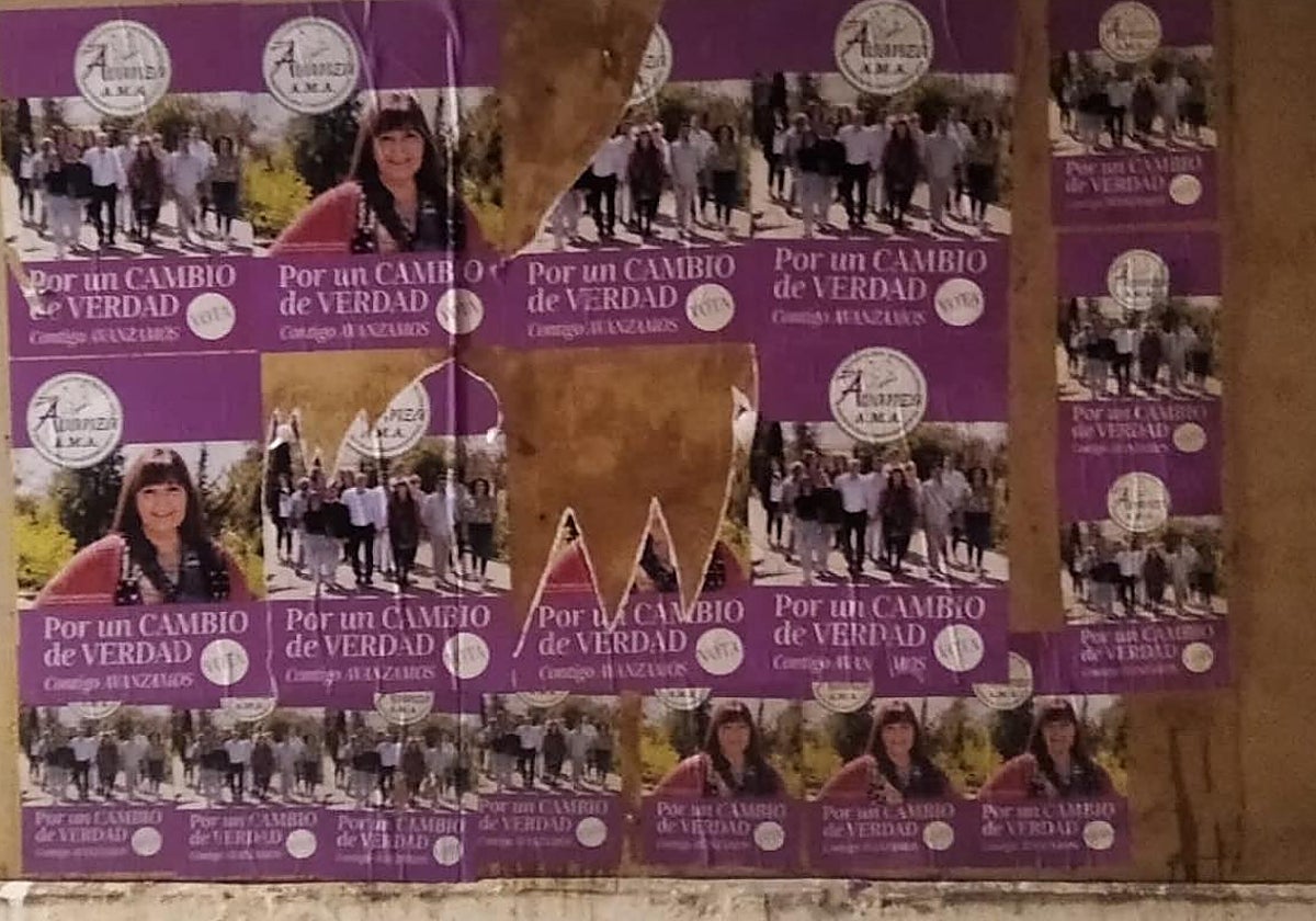 Carteles arrancados de Avanza en una de las calles de Marinaleda antes de las elecciones del 28M