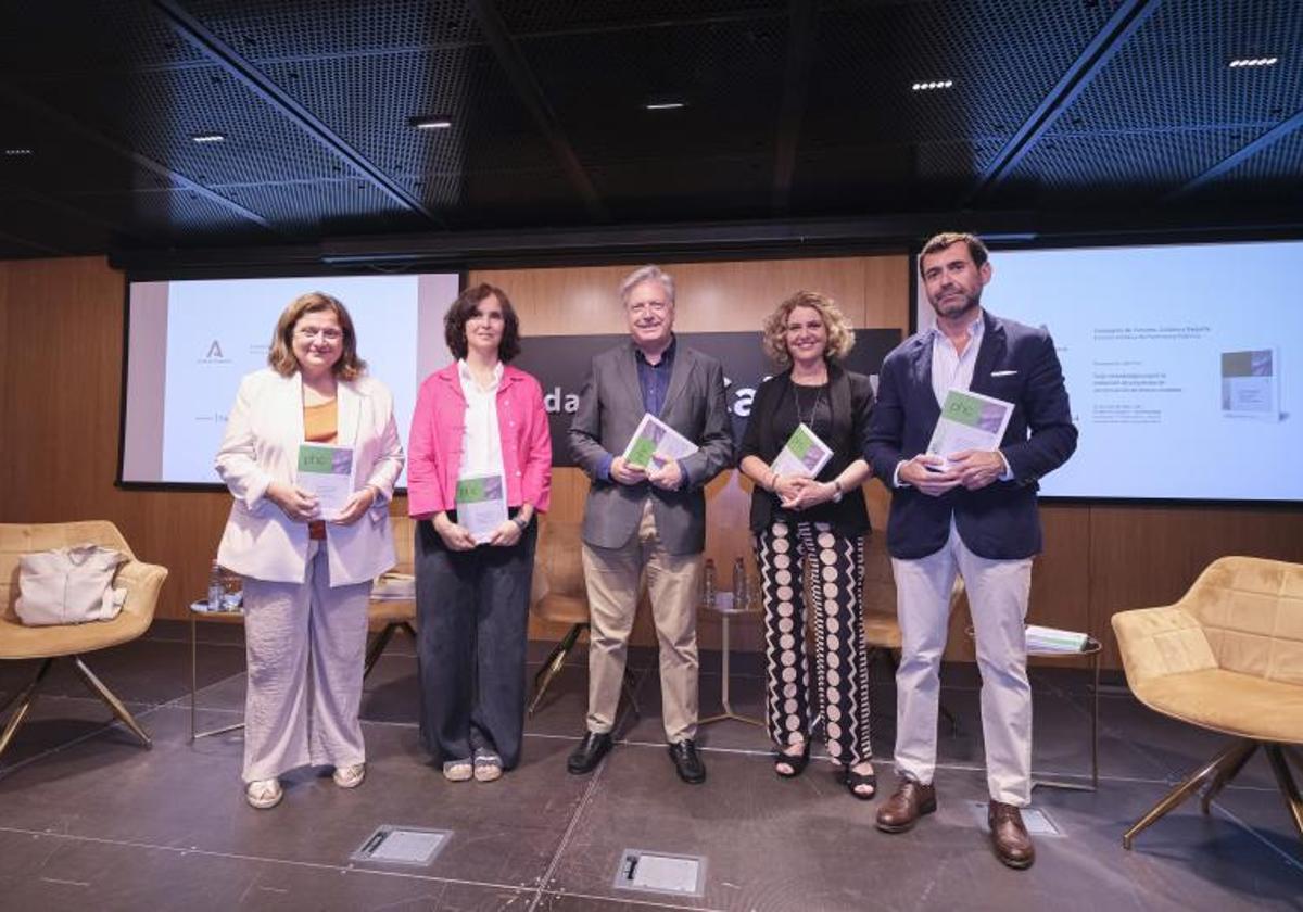 Acto de presentación de la 'Guía metodológica para la redacción de proyectos de conservación de bienes muebles' en la Fundación Cajasol