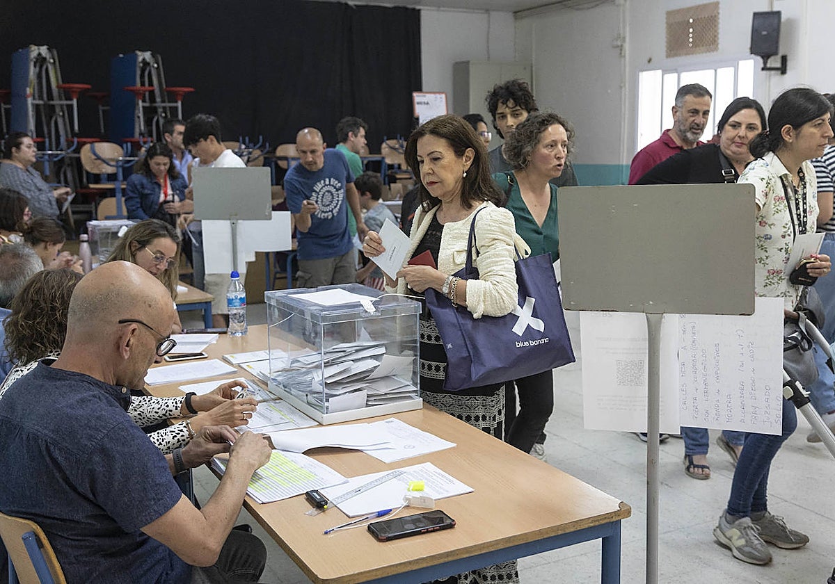 Imagen de una mesa electoral en las pasadas elecciones