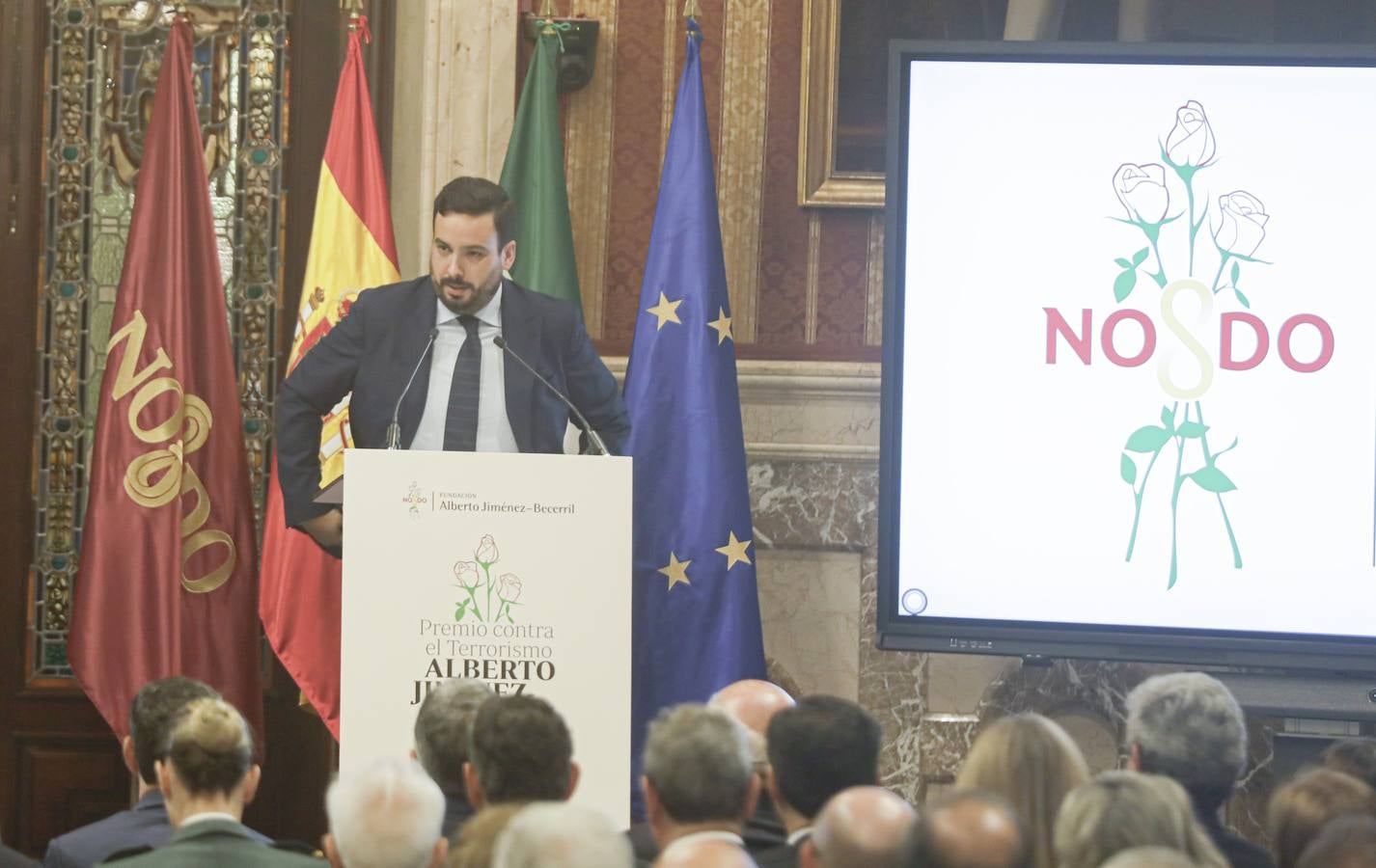 El Rey Felipe VI recibe en el Ayuntamiento de Sevilla el IX Premio contra el Terrorismo Alberto Jiménez-Becerril
