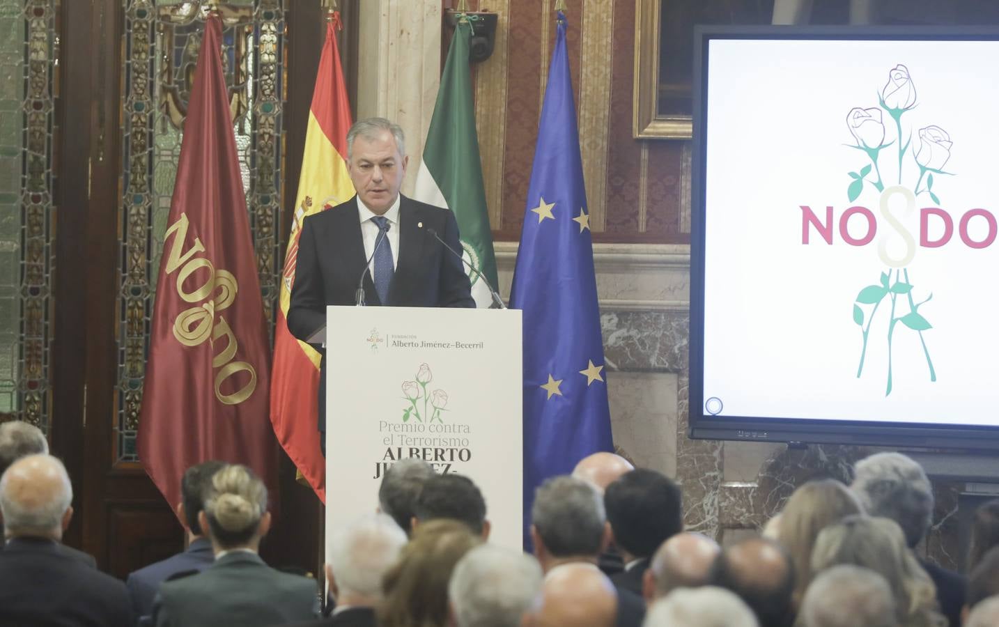 El Rey Felipe VI recibe en el Ayuntamiento de Sevilla el IX Premio contra el Terrorismo Alberto Jiménez-Becerril