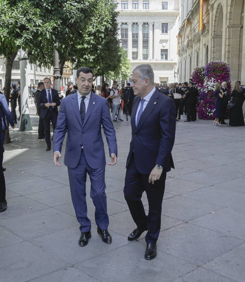 El Rey Felipe VI recibe en el Ayuntamiento de Sevilla el IX Premio contra el Terrorismo Alberto Jiménez-Becerril