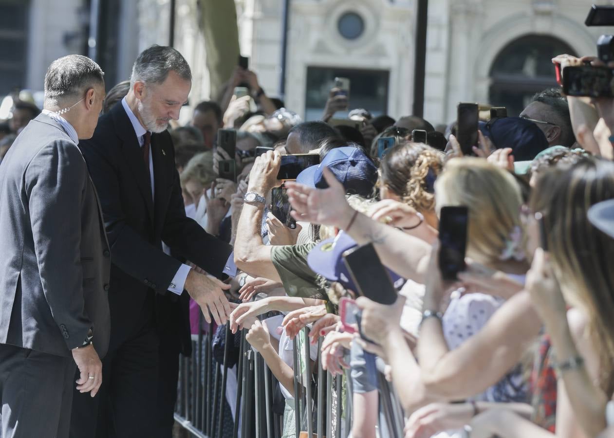 El Rey Felipe VI recibe en el Ayuntamiento de Sevilla el IX Premio contra el Terrorismo Alberto Jiménez-Becerril