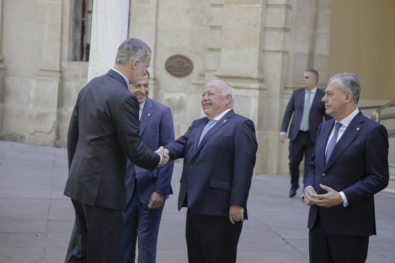 El Rey Felipe VI recibe en el Ayuntamiento de Sevilla el IX Premio contra el Terrorismo Alberto Jiménez-Becerril