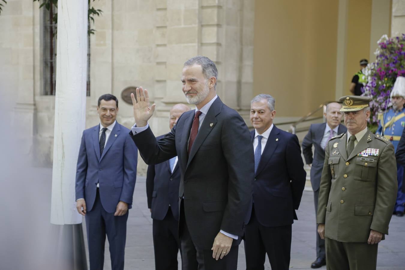 El Rey Felipe VI recibe en el Ayuntamiento de Sevilla el IX Premio contra el Terrorismo Alberto Jiménez-Becerril