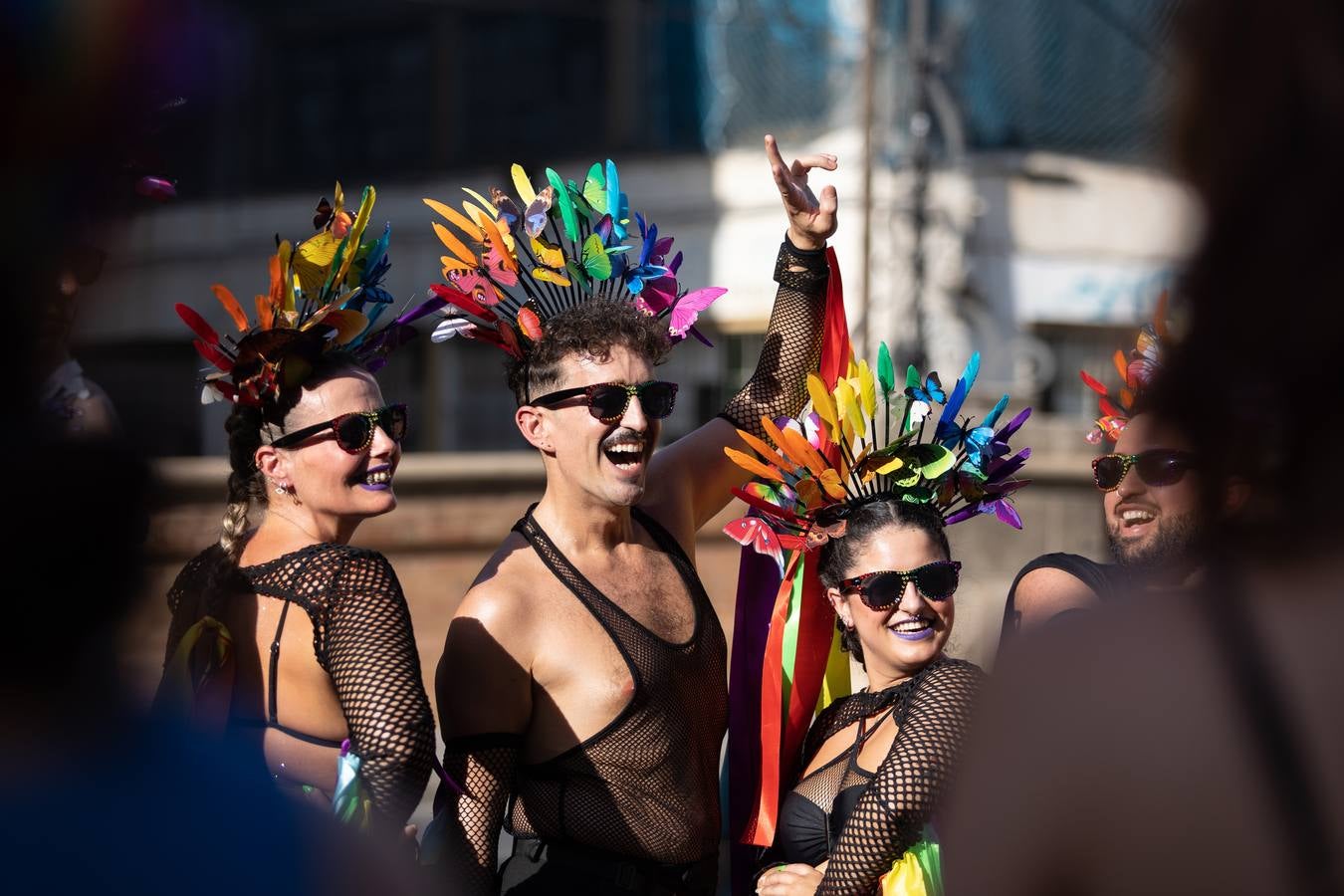 Estampas del multitudinario desfile del Orgullo en Sevilla