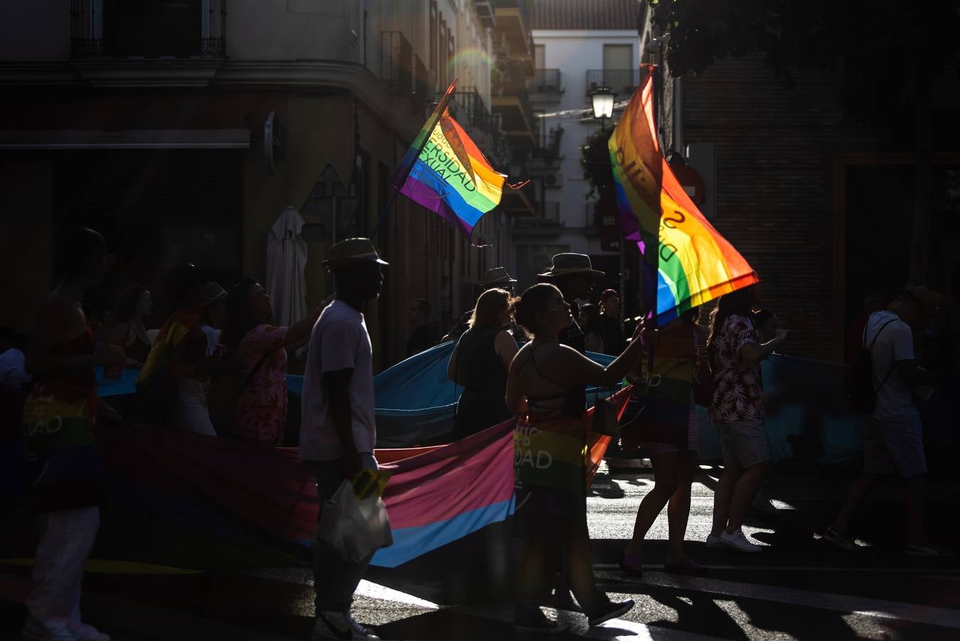 Estampas del multitudinario desfile del Orgullo en Sevilla