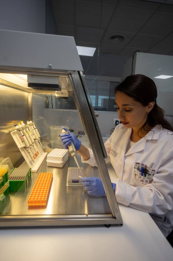 Dependencias y trabajadores del laboratorio para equinos de la ANCCE