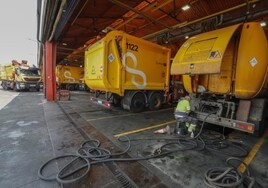 Así funcionan los camiones de 290.000 euros que tendrá que renovar Lipasam en Sevilla